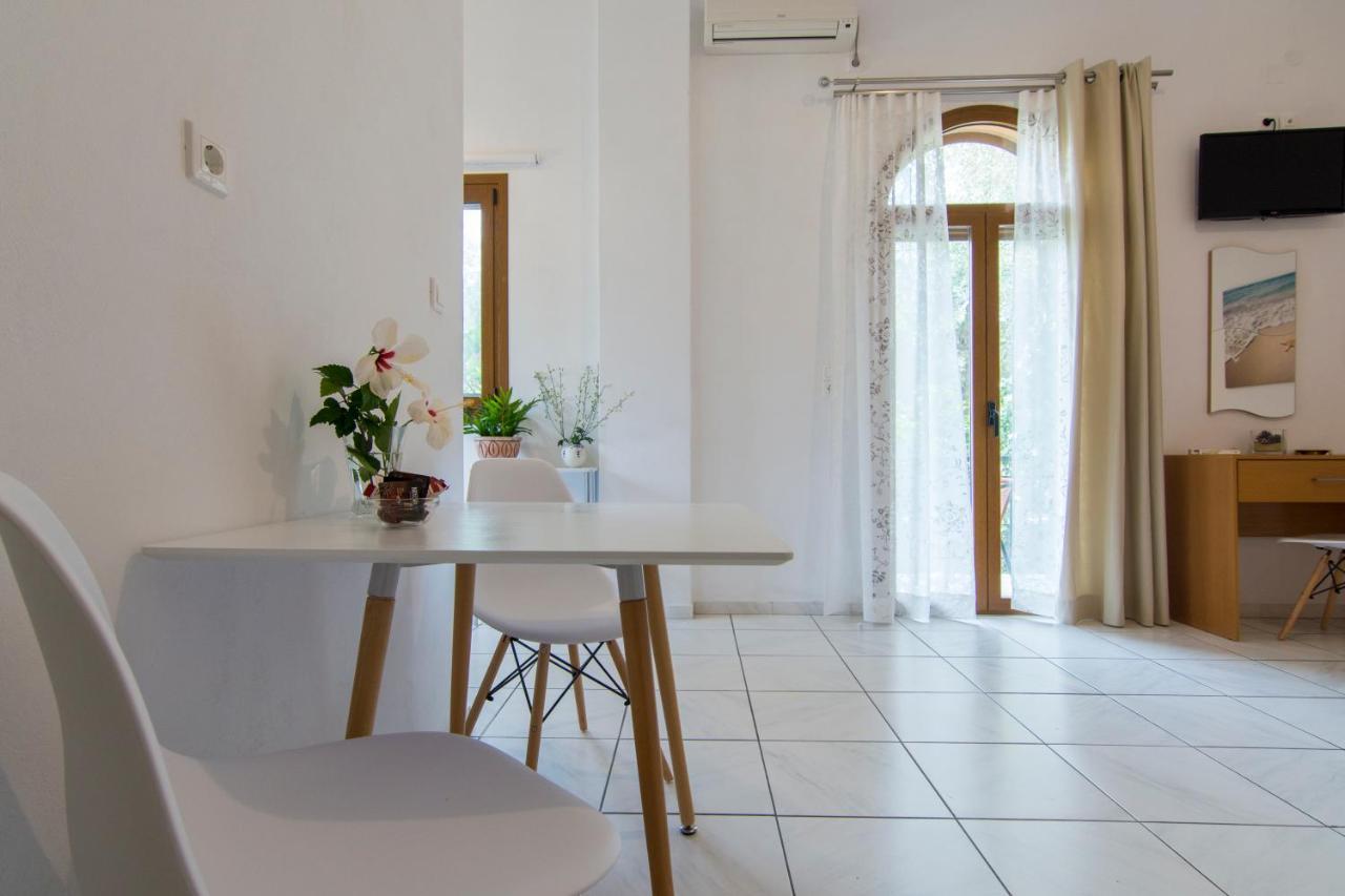 Natsios Apartments Vlachopoulátika 외부 사진
